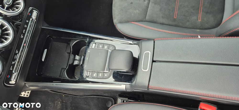 Mercedes-Benz GLA - 28