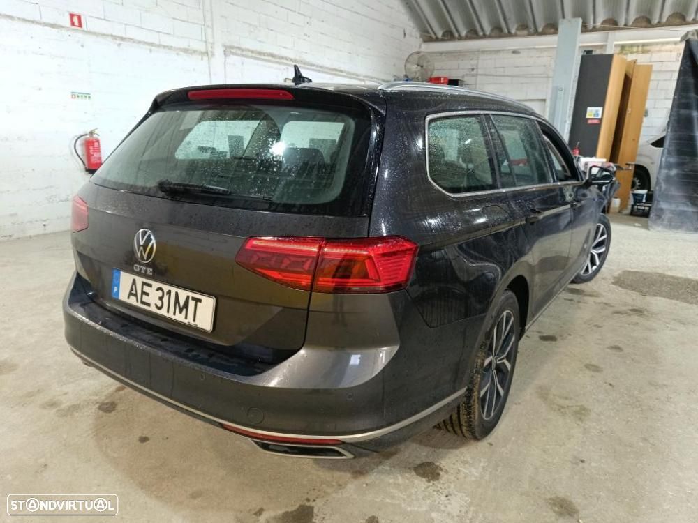 VW Passat Variant - 4