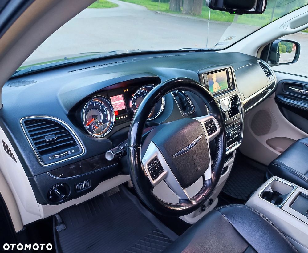 Chrysler Town & Country 3.6 Limited - 27