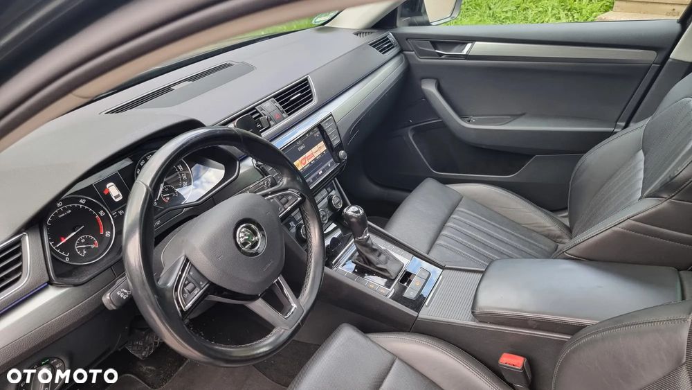 Skoda Superb Combi 2.0 TDI DSG Premium Edition - 27