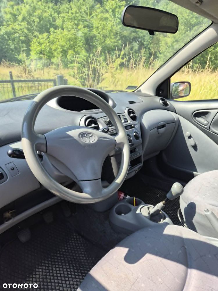 Toyota Yaris 1.0 Base - 4