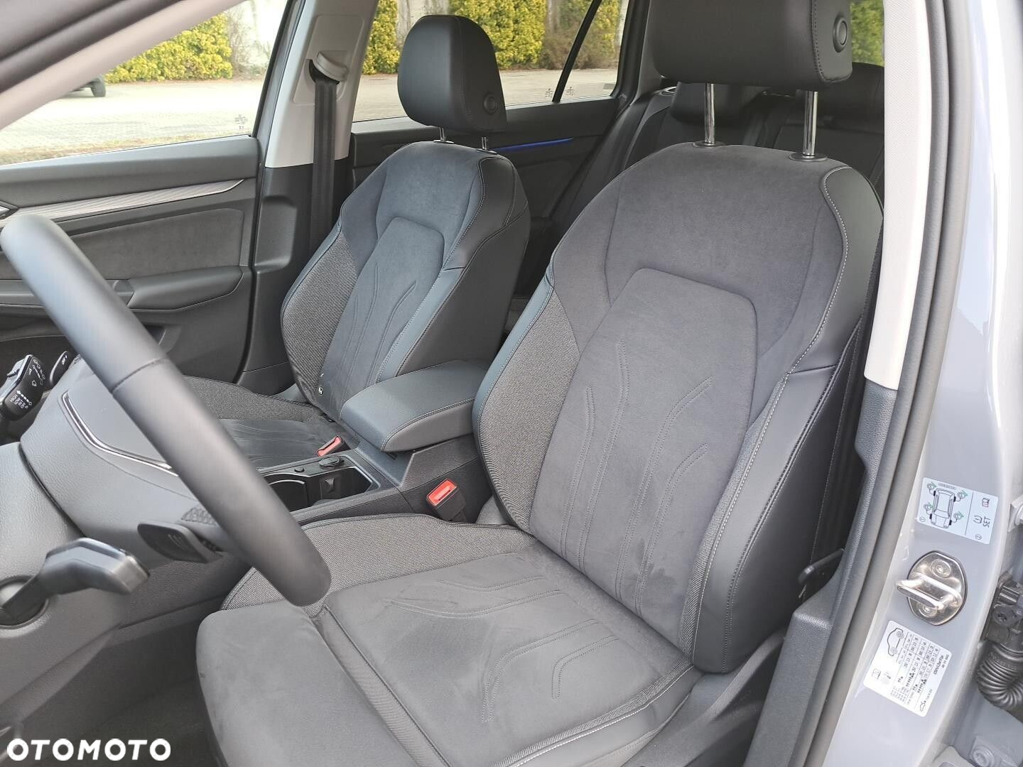 Volkswagen Golf - 11