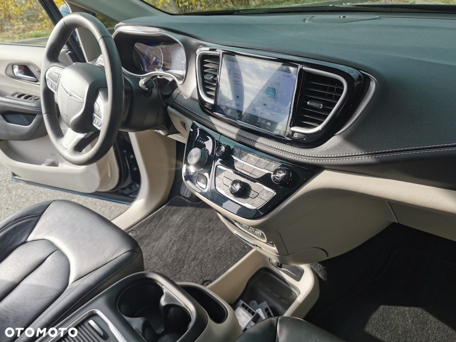 Chrysler Pacifica - 40