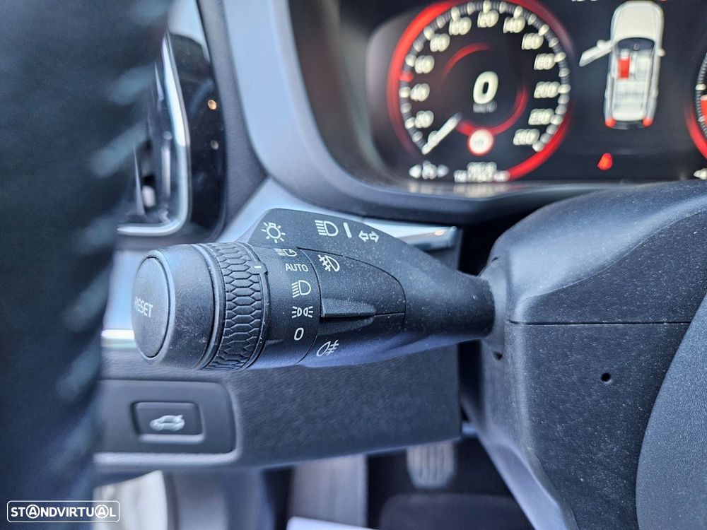 Volvo XC 60 2.0 D4 Momentum - 31