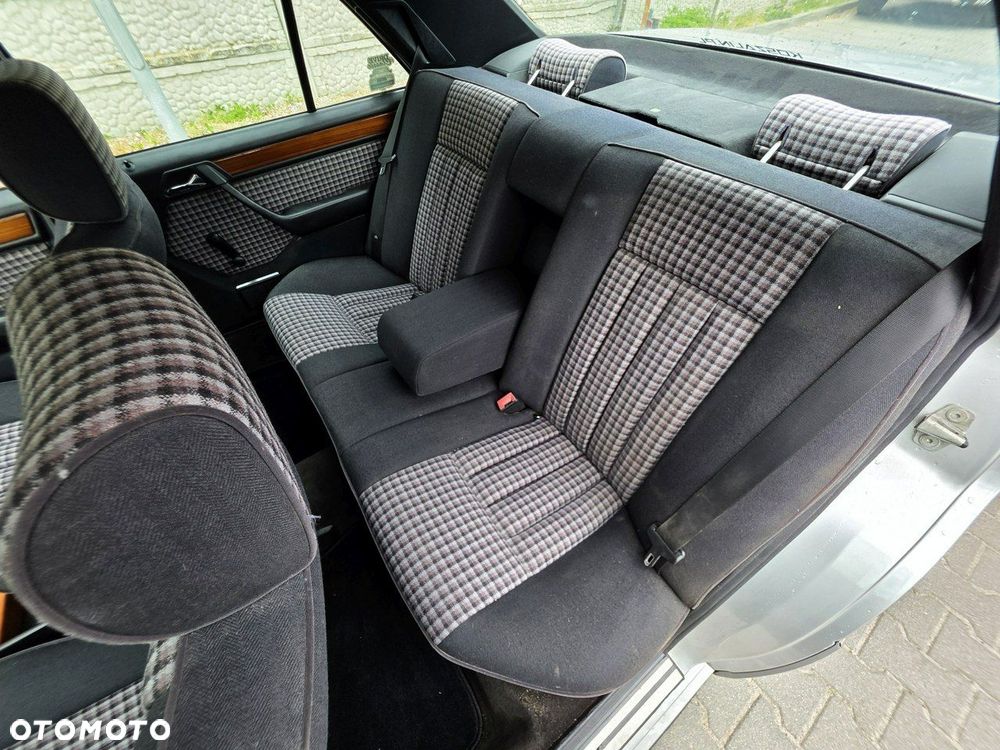 Mercedes-Benz W124 (1984-1993) - 24