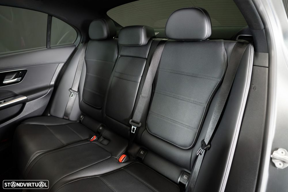Mercedes-Benz C 300 e AMG Line - 24