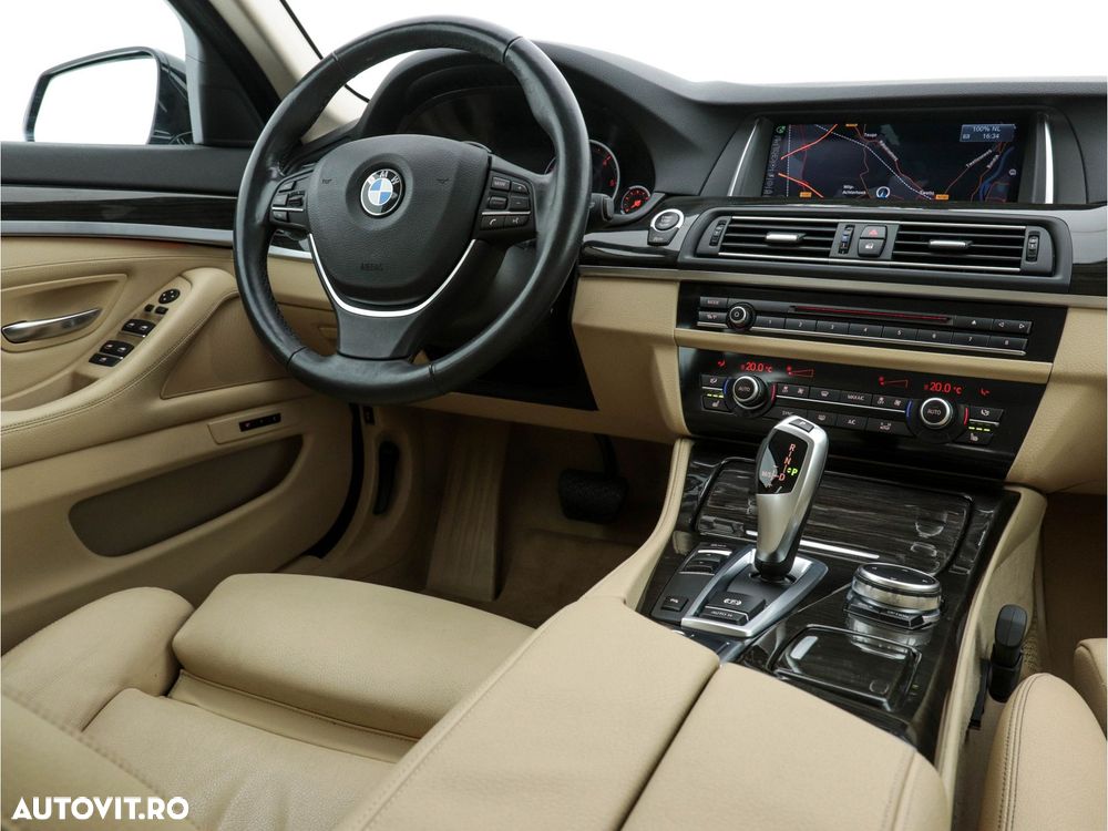 BMW Seria 5 520d Aut. Luxury Line - 7
