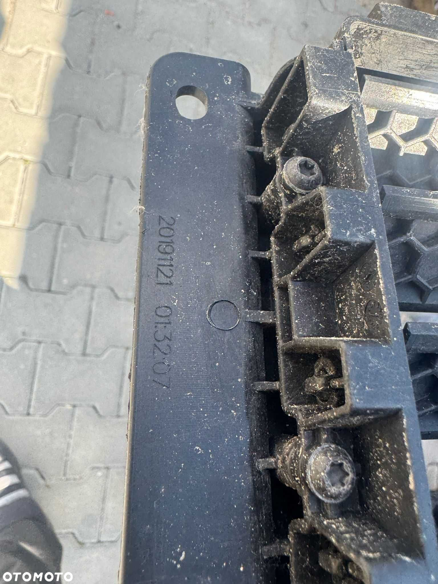 Roleta - żaluzja chłodnicy Opel Insignia B Lift dolna bez uszkodzeń - 3