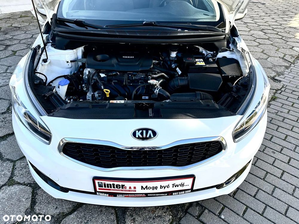 Kia Ceed 1.6 GDI SW Dream-Team Edition - 32
