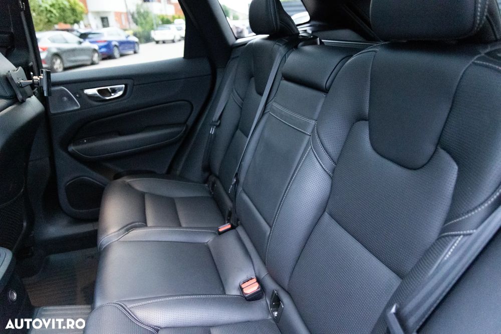 Volvo XC 60 Recharge T8 Twin Engine eAWD R-Design - 28