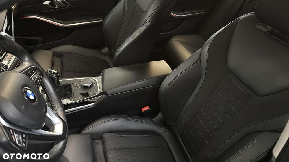 BMW Seria 3 318i - 12