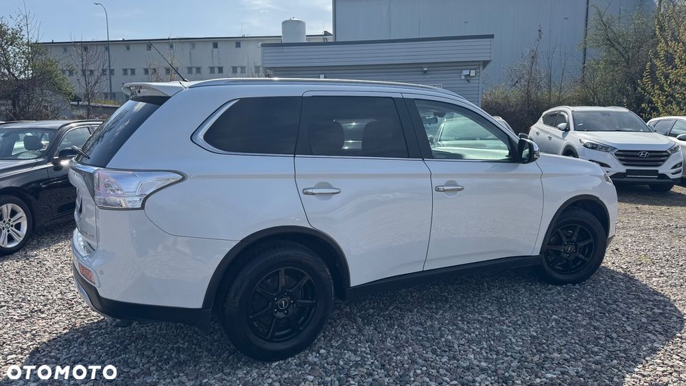 Mitsubishi Outlander 2.0 4WD Invite - 17