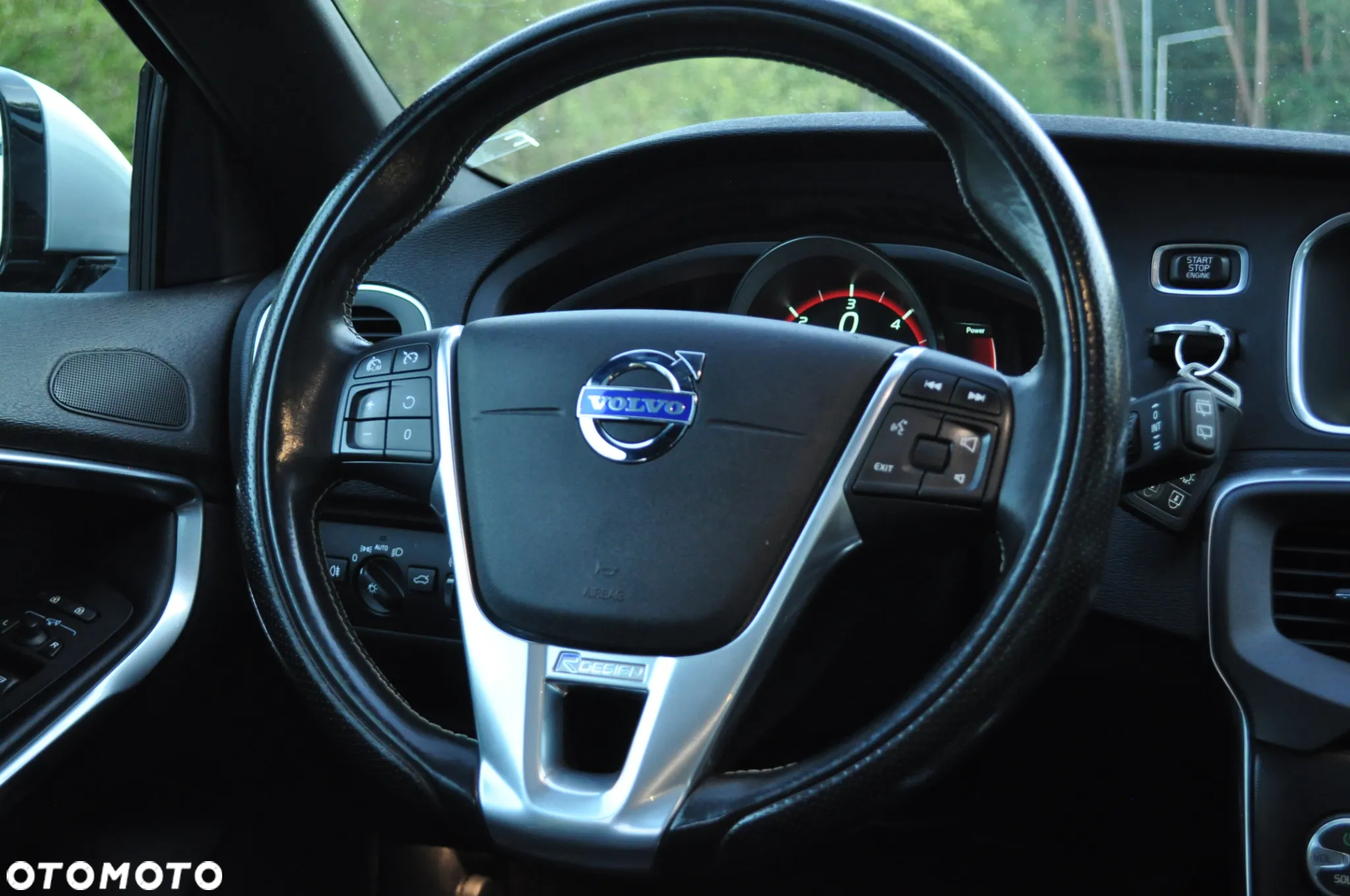 Volvo V40 D4 Drive-E R-Design Summum - 16