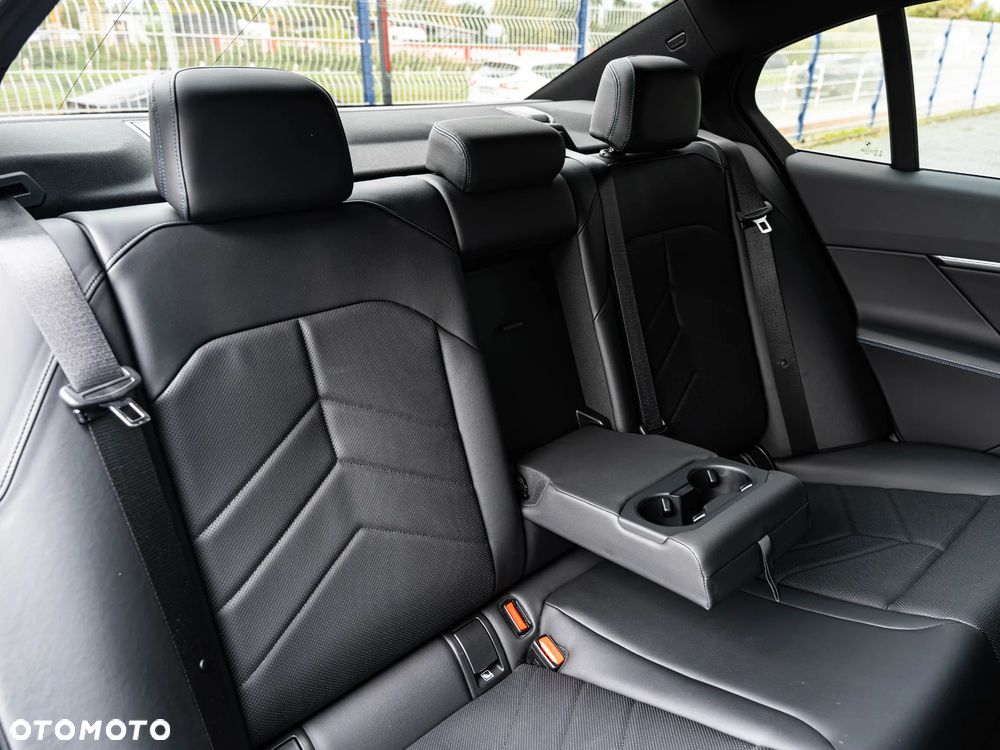 BMW Seria 5 520d - 27