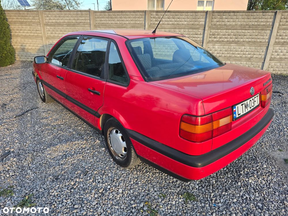 Volkswagen Passat 1.8 GL - 2