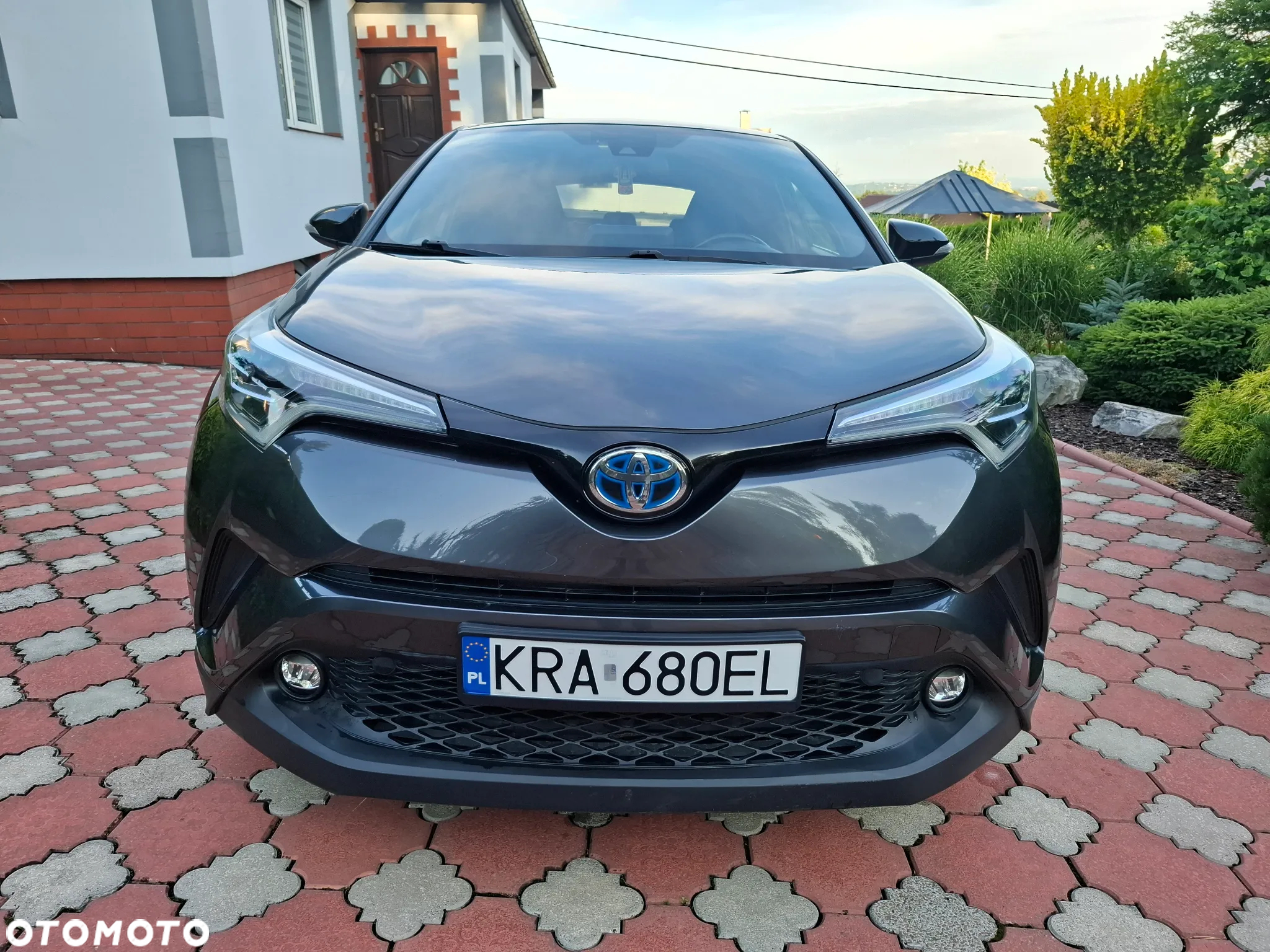 Toyota C-HR 1.8 Hybrid Neon Lime powered by JBL - 2