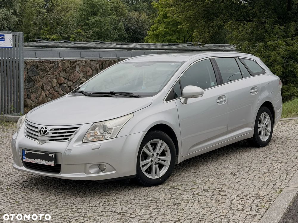 Toyota Avensis 2.0 D-4D Luna - 2