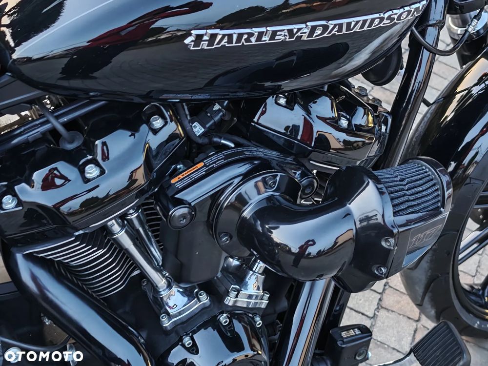 Harley-Davidson Softail Breakout - 38