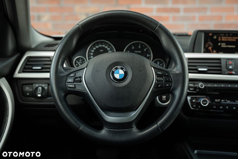 BMW Seria 3 318d - 30