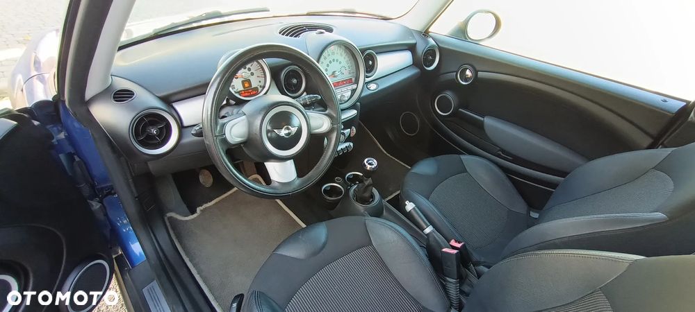 MINI Cooper Standard - 24