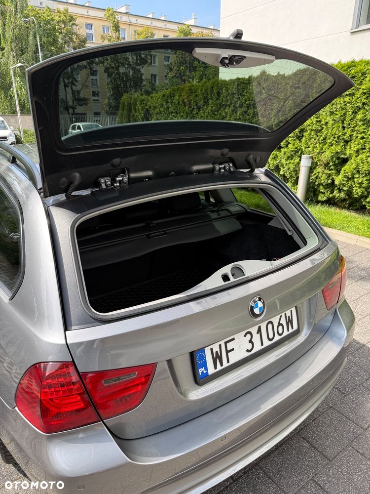 BMW Seria 3 325i xDrive - 26