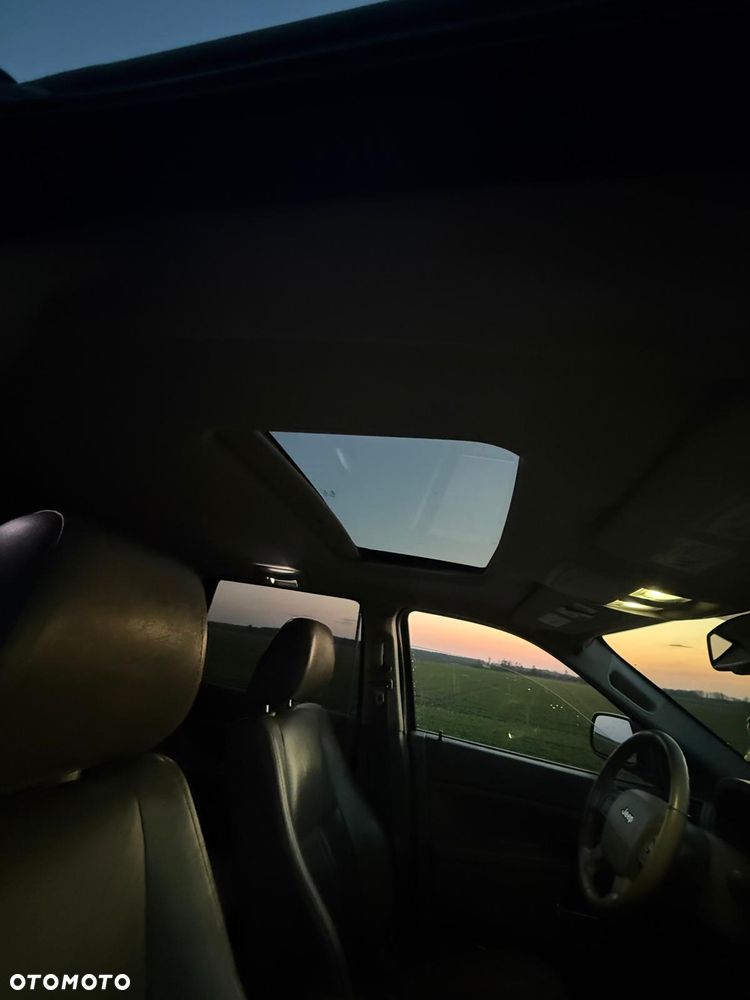 Jeep Grand Cherokee - 15