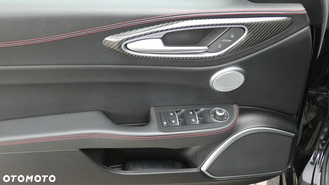 Alfa Romeo Giulia 2.9 Bi Turbo V6 Quadrifoglio - 11