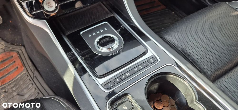 Jaguar XE - 21