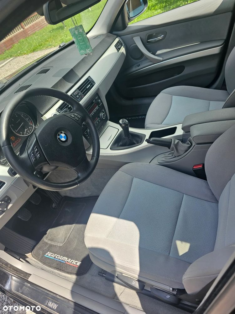 BMW Seria 3 318i - 7