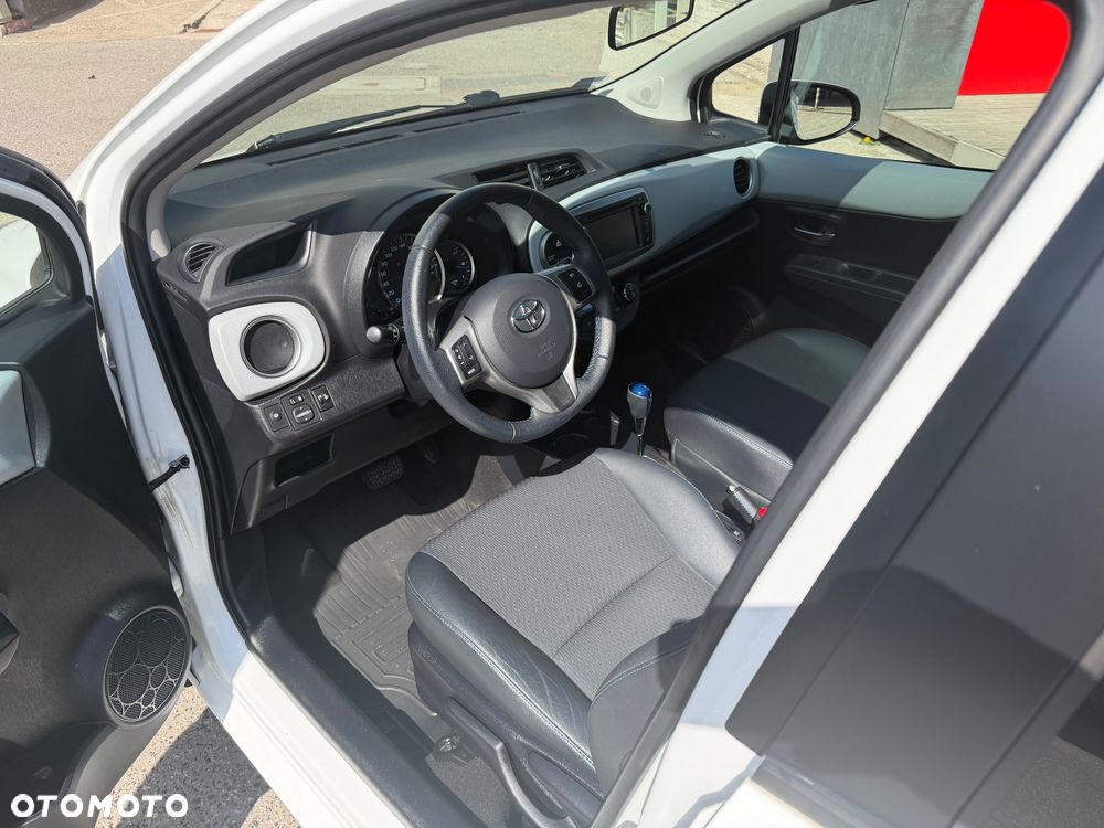 Toyota Yaris Hybrid 100 Dynamic - 7