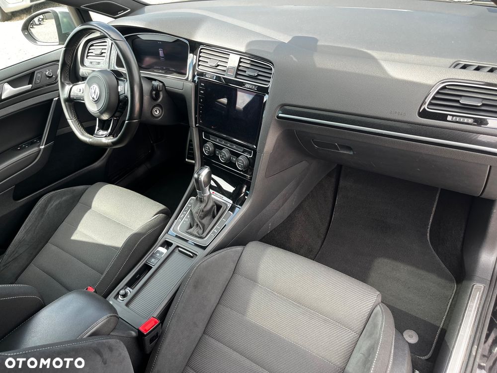 Volkswagen Golf - 33