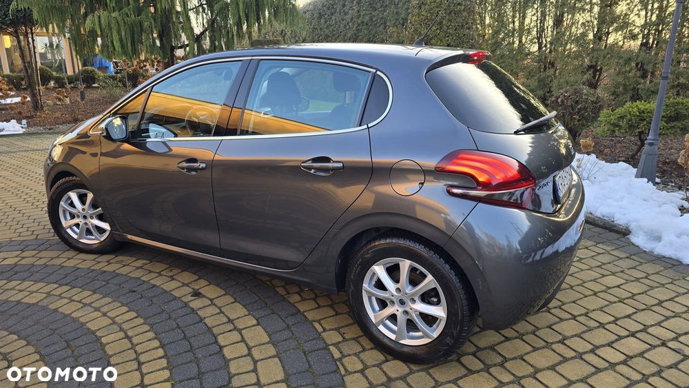 Peugeot 208 1.2 PureTech GPF Signature S&S - 9