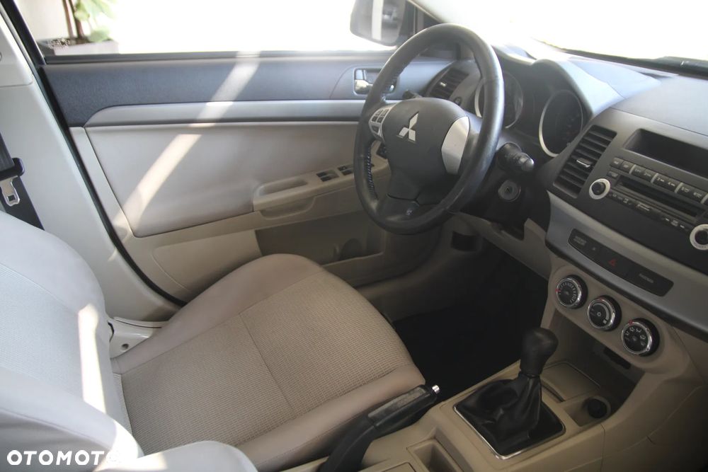 Mitsubishi Lancer 1.6 Invite - 14