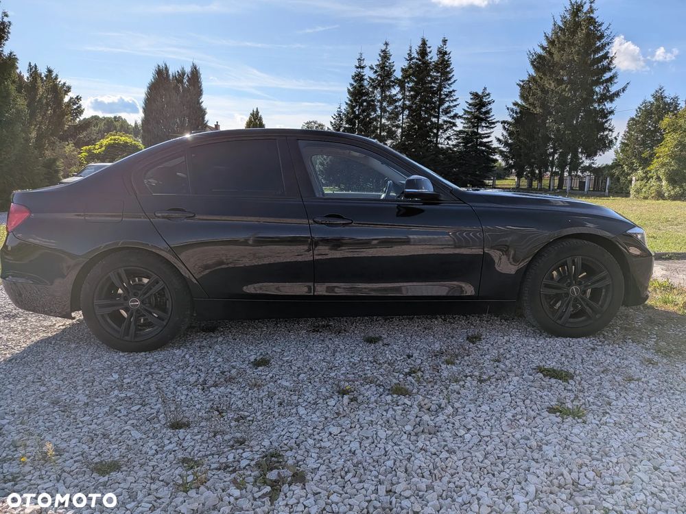 BMW Seria 3 328i xDrive Luxury Line - 5