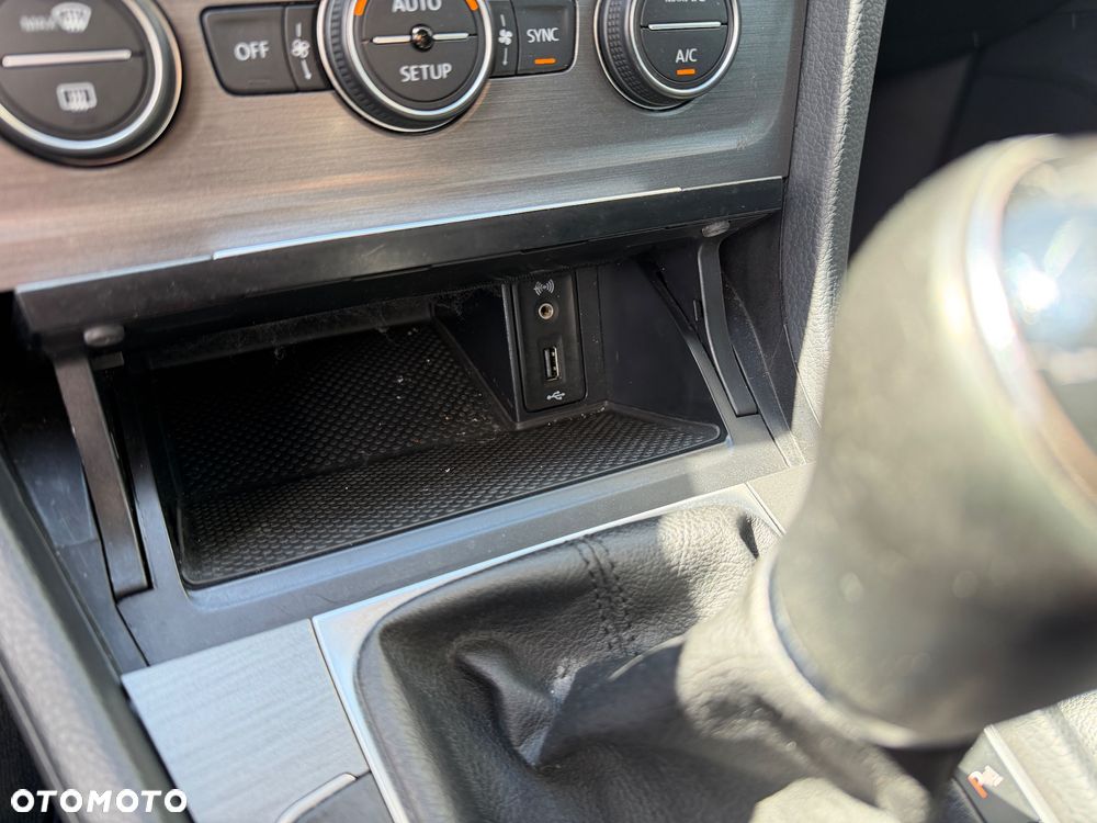Volkswagen Golf 1.6 TDI DPF BlueMotion Technology Comfortline - 25
