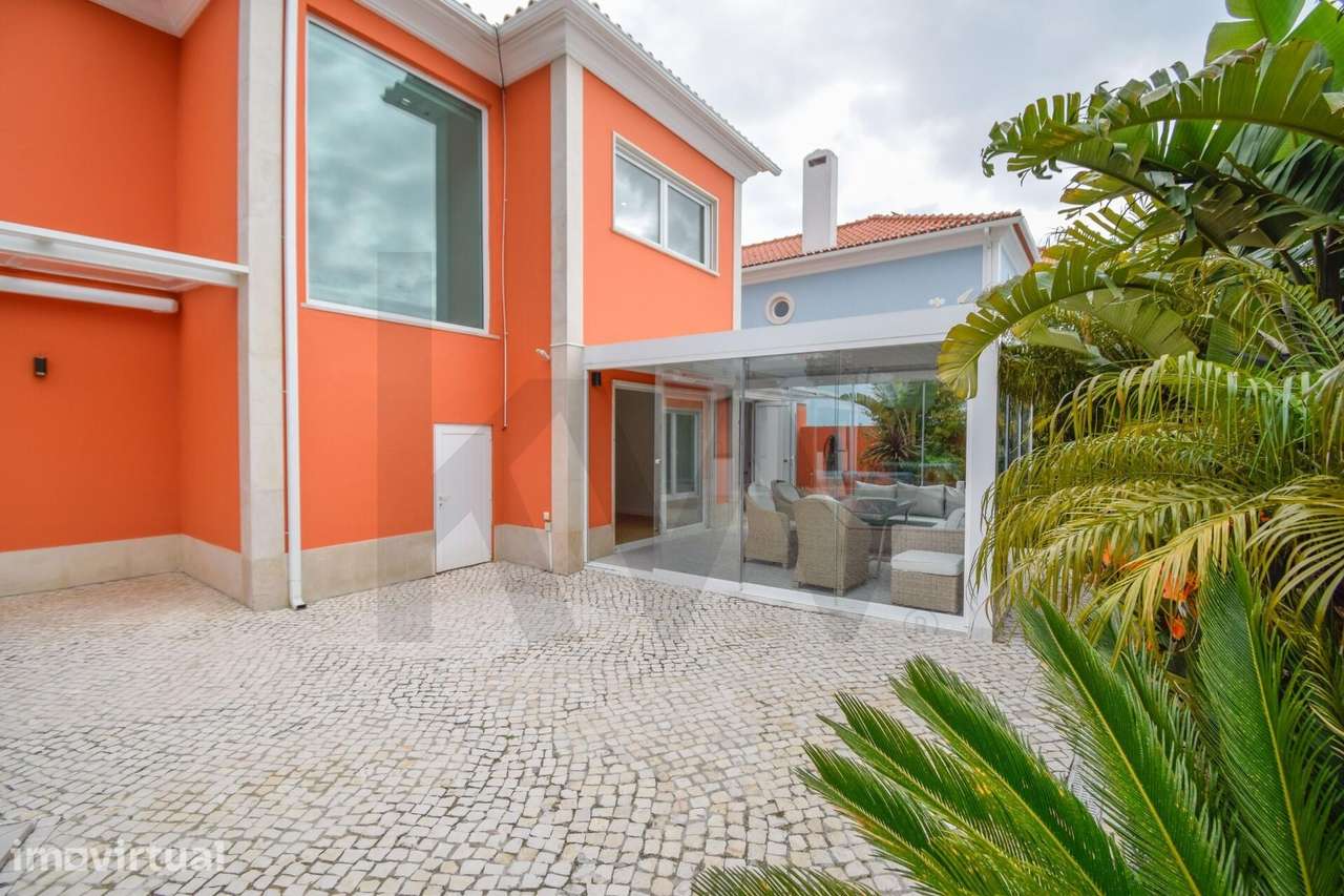Moradia T4 Exclusiva em Cascais: O Refúgio Perfeito Próximo do Guincho - Grande imagem: 4/52
