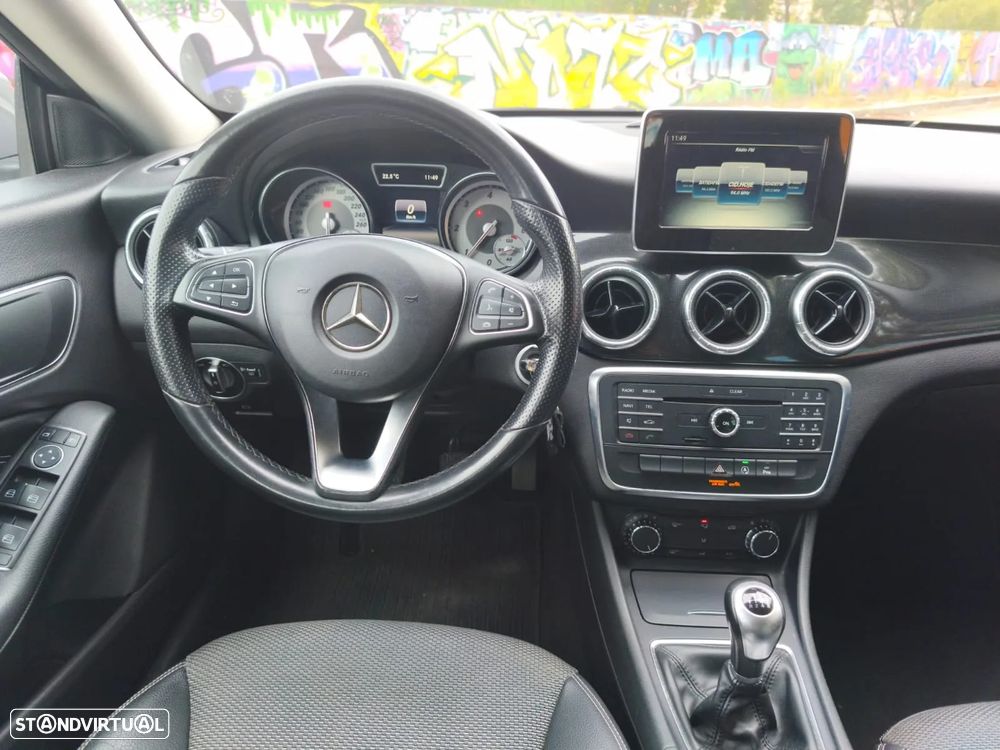 Mercedes-Benz CLA 180 d Shooting Brake - 19