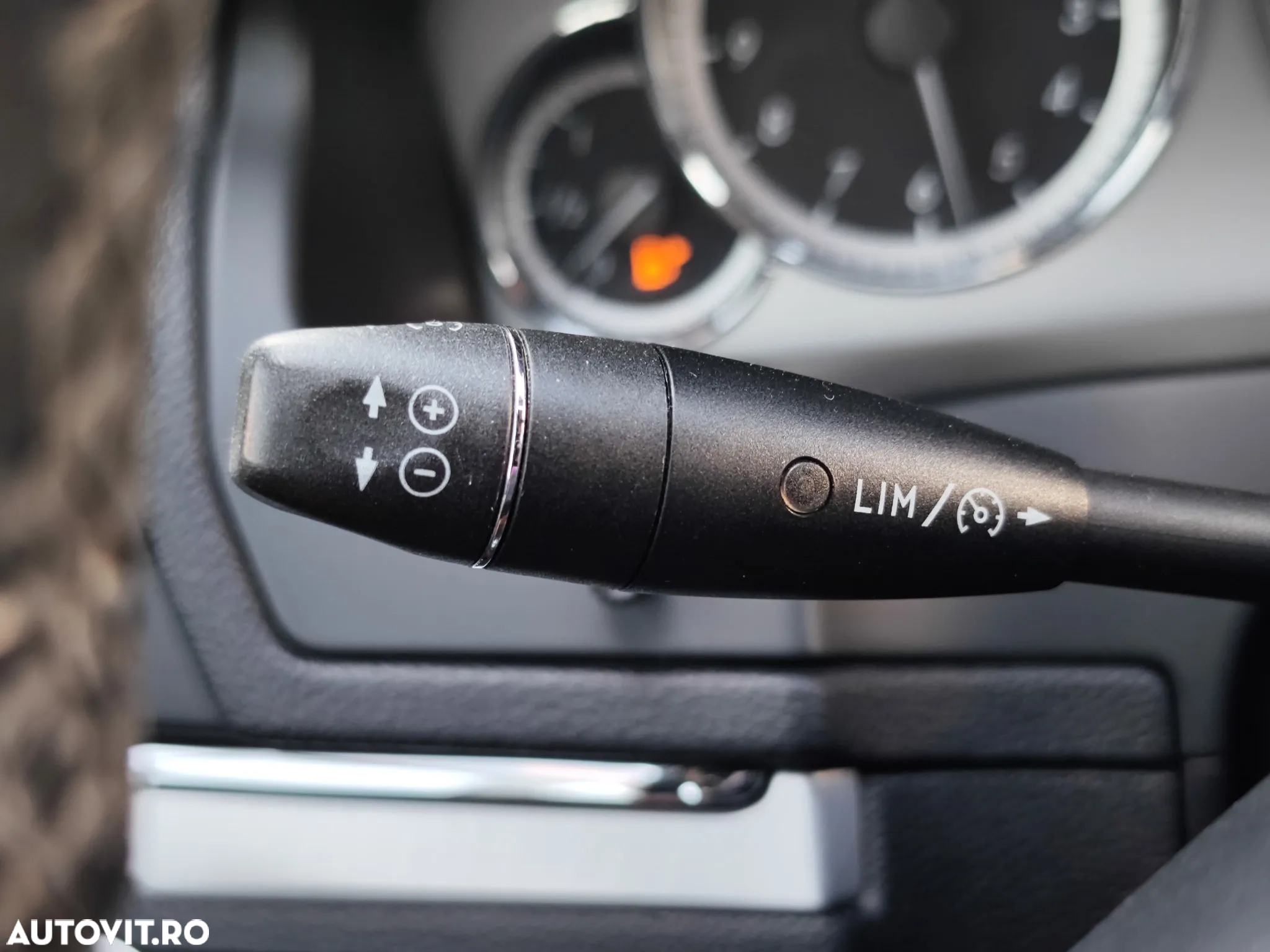Mercedes-Benz E 220 CDI DPF Coupe BlueEFFICIENCY 7G-TRONIC Avantgarde - 25