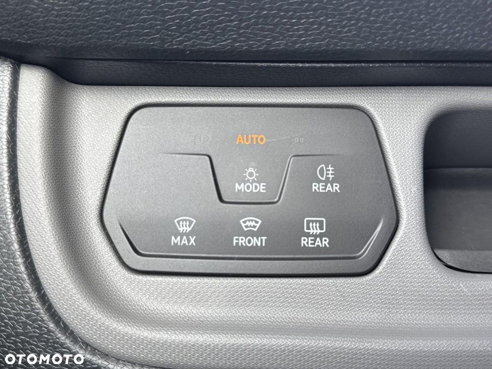 Volkswagen ID. Buzz Cargo 150 kW (204 PS) / skrzynia biegów: automatyczna 1 biegowa rozstaw osi: 2988 mm - 23