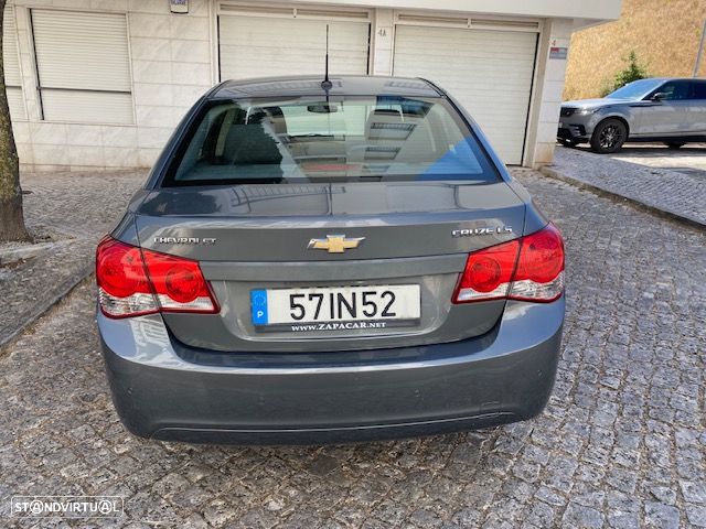 Chevrolet Cruze 1.6 LS - 8