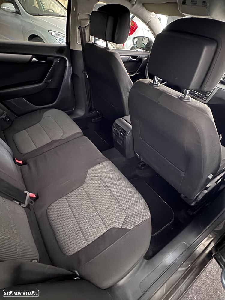 VW Passat 1.6 TDI Trendline - 14