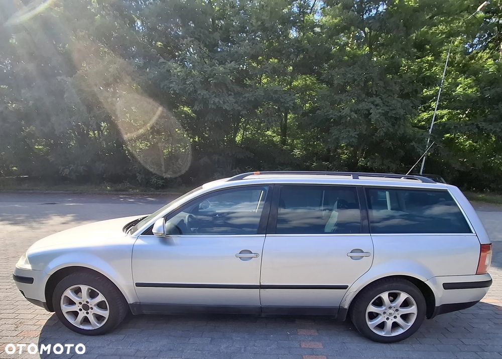 Volkswagen Passat 1.9 TDI Comfortline - 4