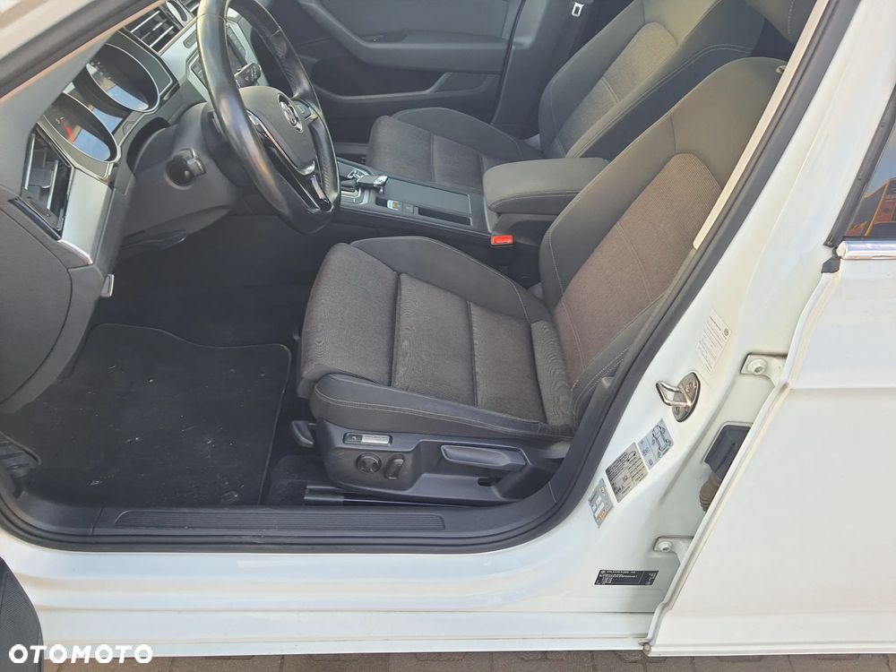 Volkswagen Passat 2.0 TDI SCR DSG Comfortline - 13