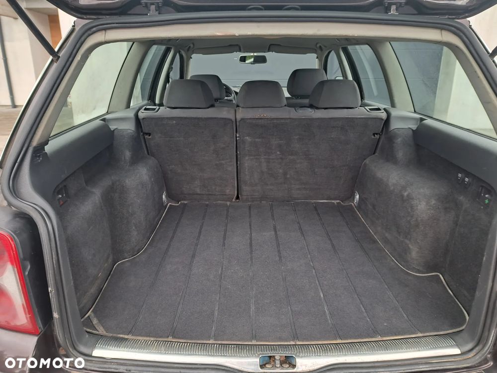 Volkswagen Passat - 16