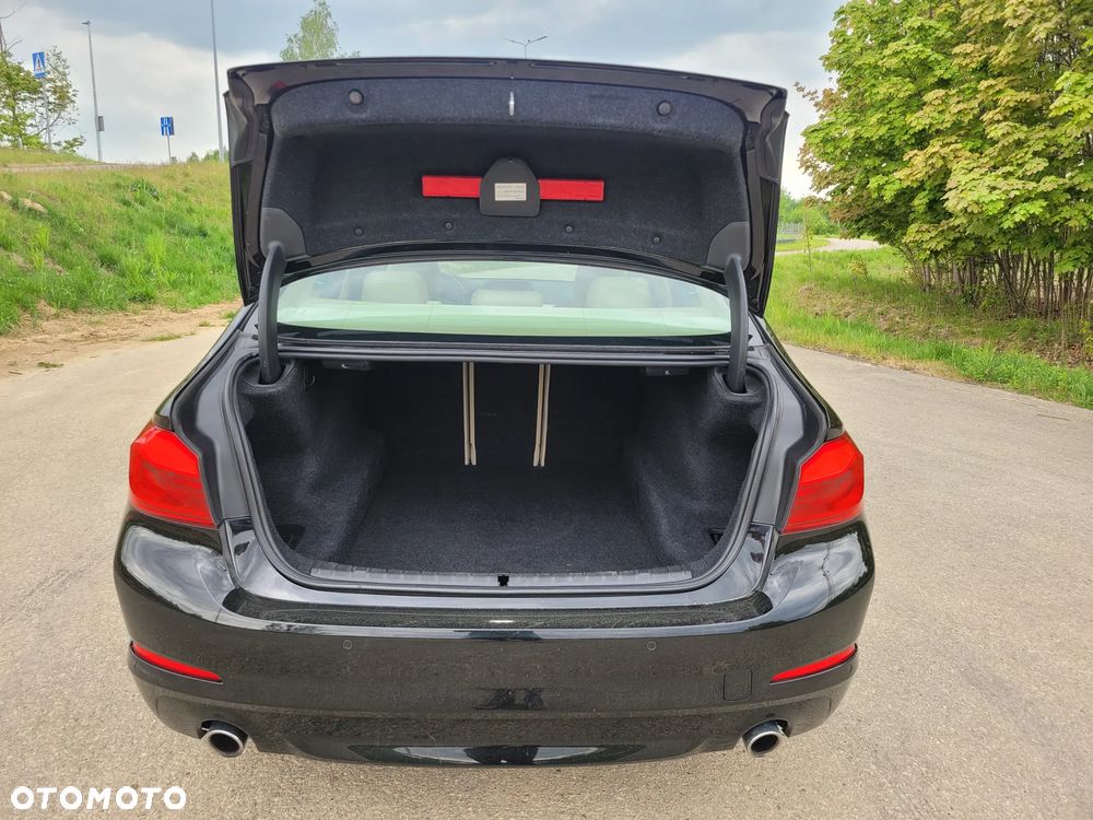 BMW Seria 5 520d Sport Line - 17