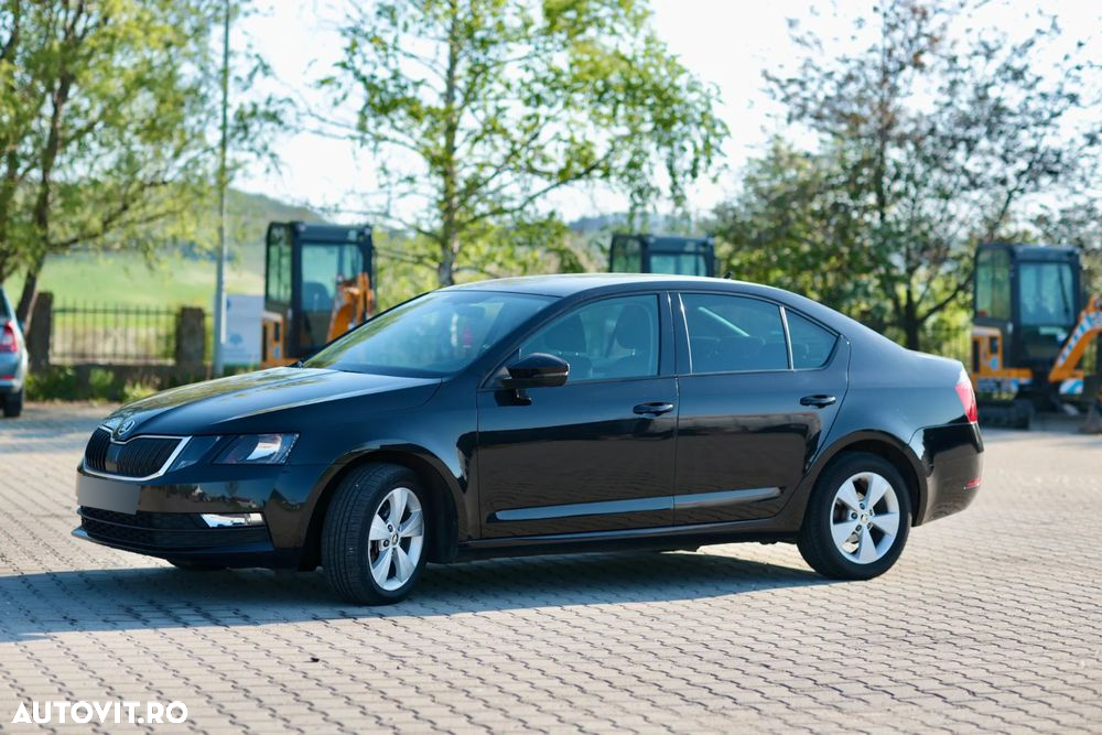 Skoda Octavia 1.6 TDI DSG Ambition - 6