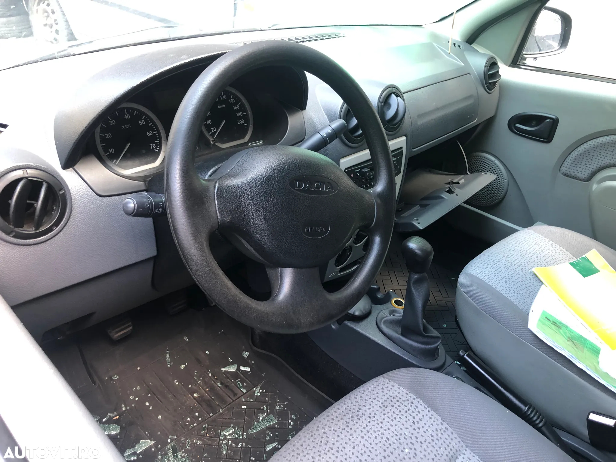 Dezmembrez Dacia Logan 1 1,4 MPI - 4