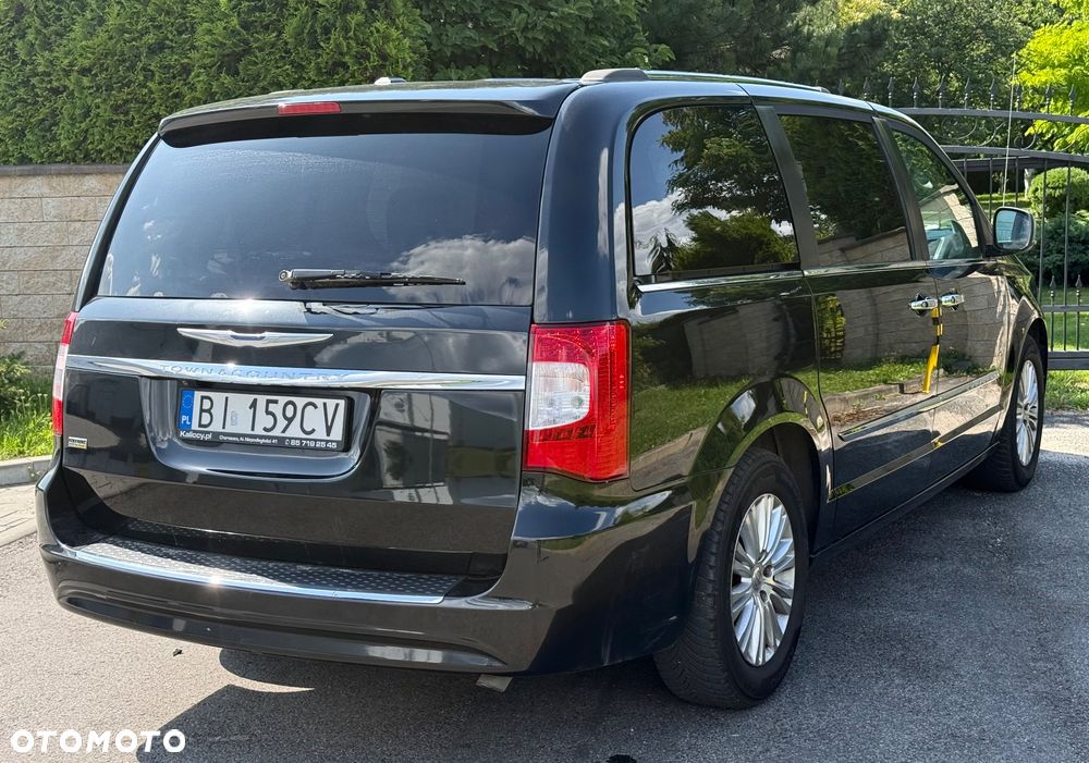 Chrysler Town & Country 3.6 Limited - 14