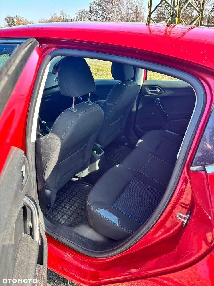 Peugeot 208 - 10