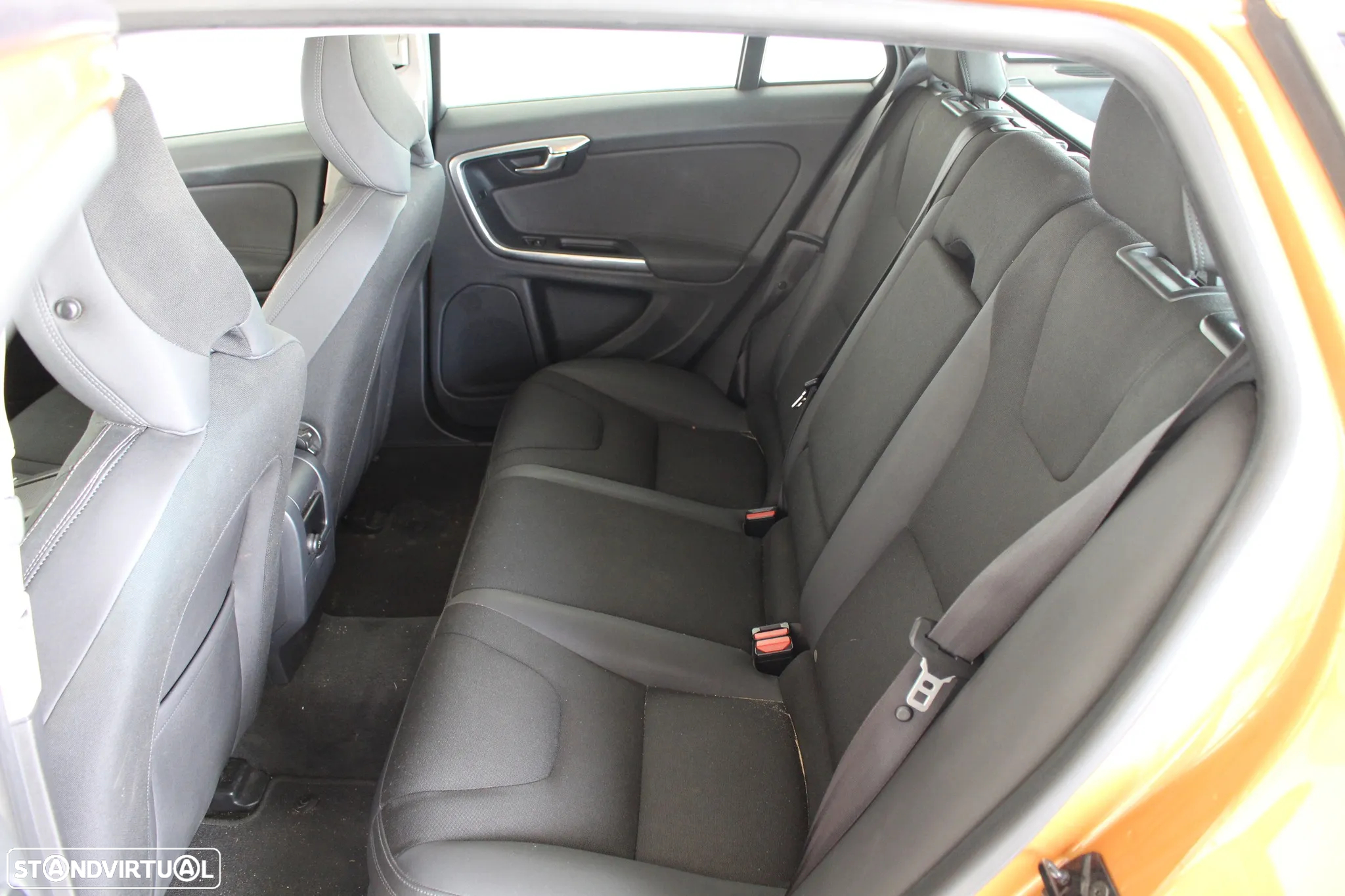 Volvo V60 2.0 D3 Momentum - 21
